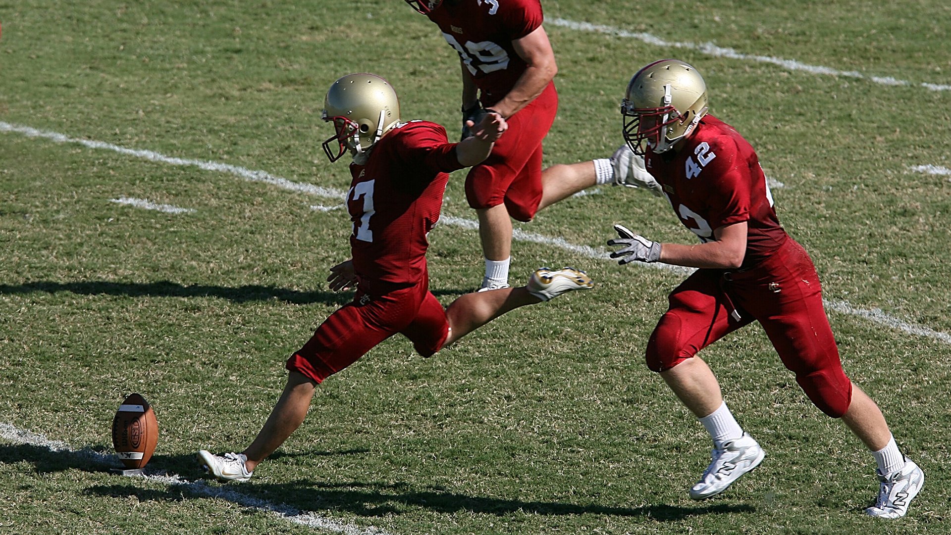 俱乐部训练日志系统启用球员可回顾每日训练重点与评估，俱乐部训练赛